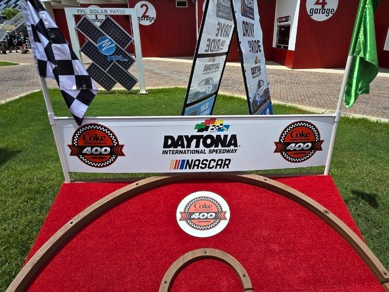 wow mini golf rental image